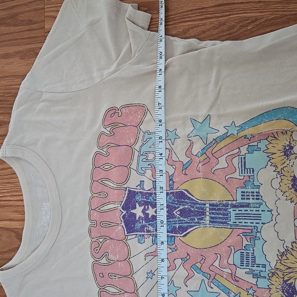 Zoe + Liv Graphic Tee - Picture 3 of 6